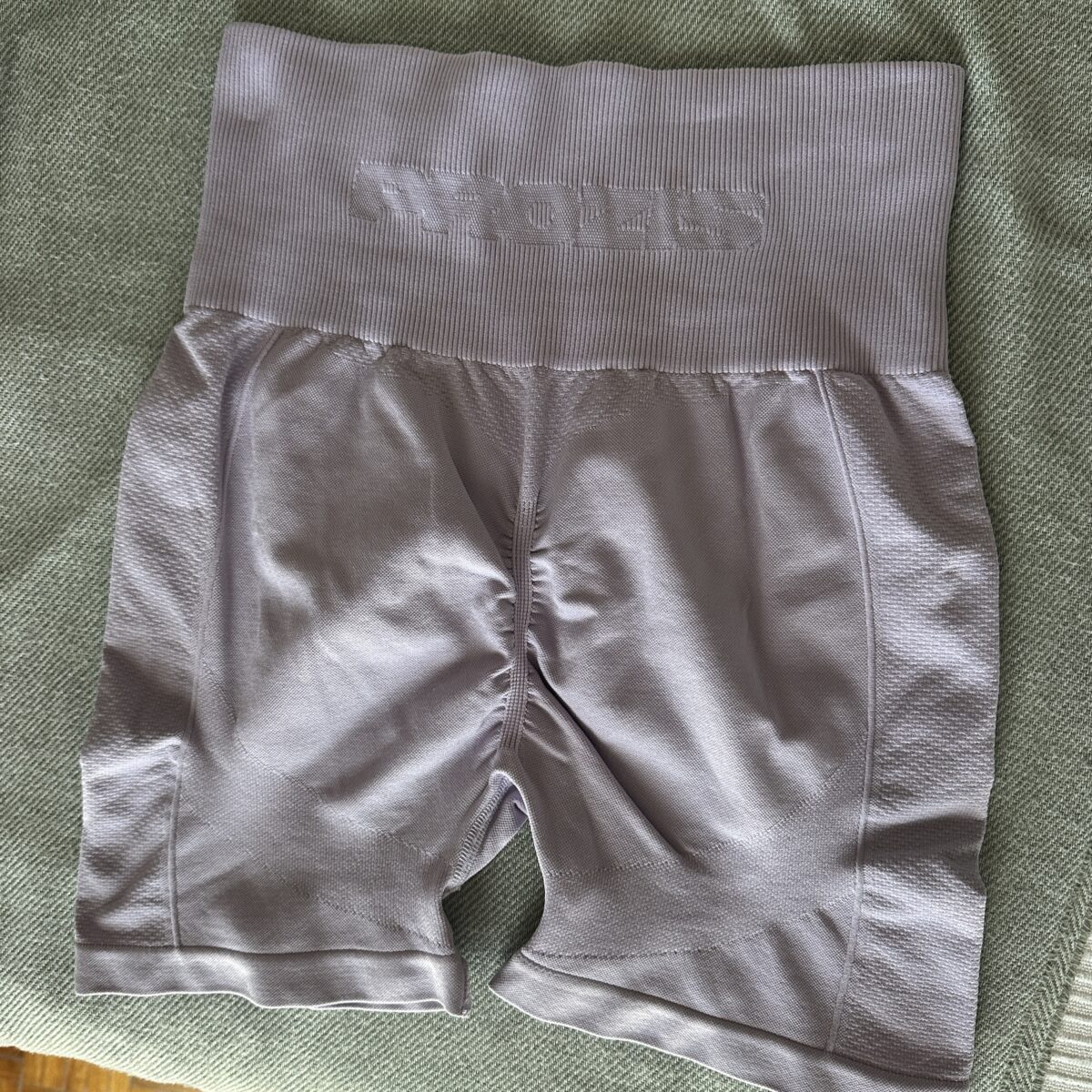 Short sport lilas