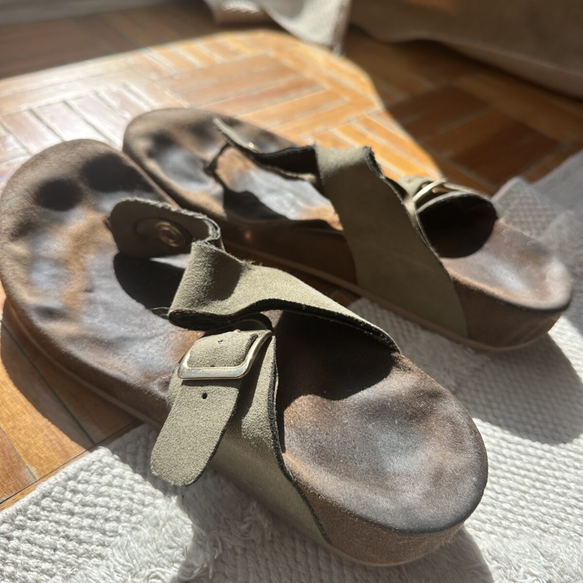 Tongue style Birkenstock usées