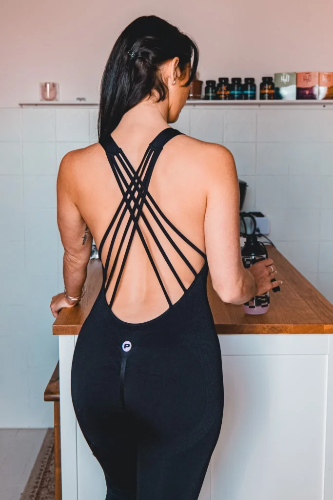 Combinaison de sport Prozis vue de dos, dos croisé
